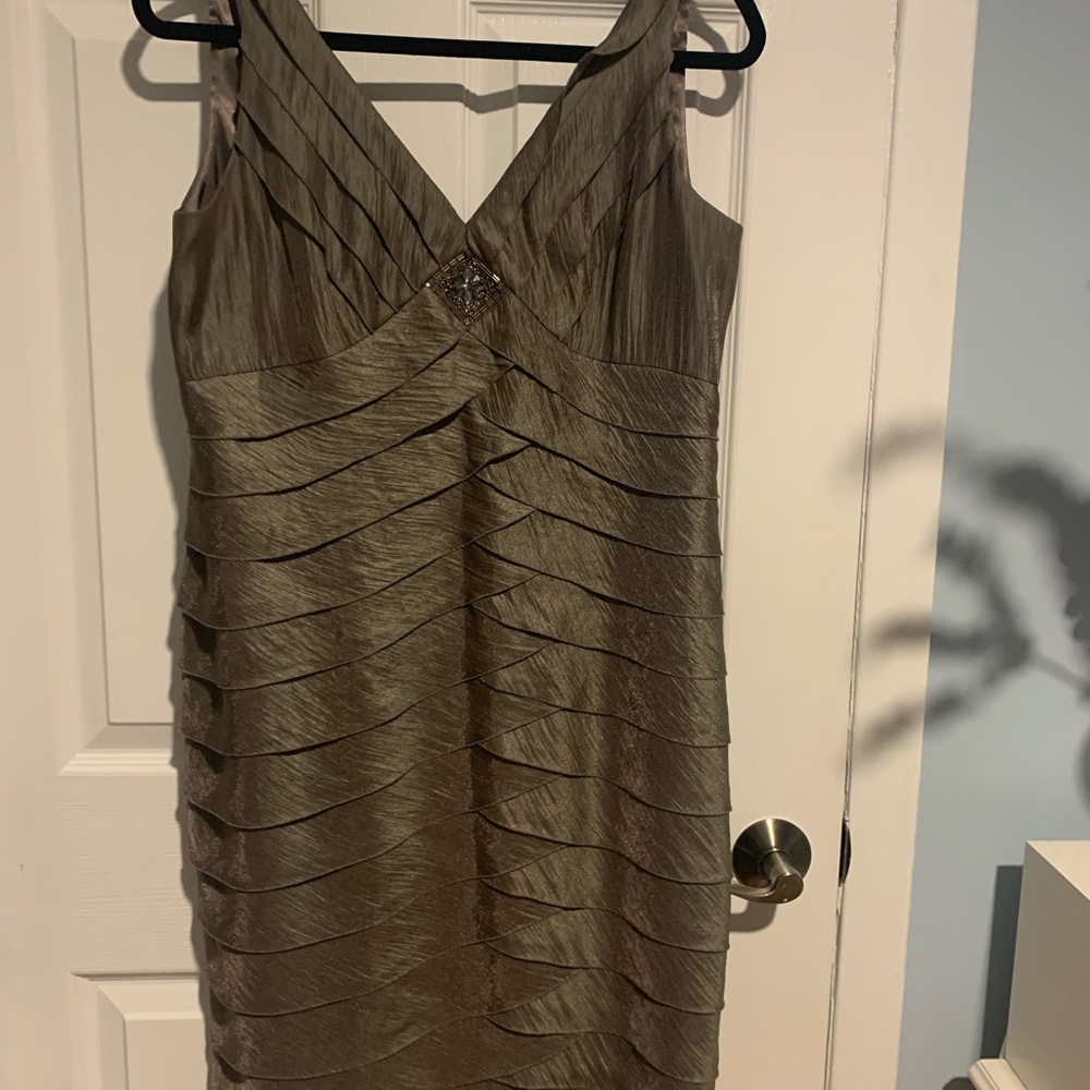 Dress - Picture 3 of 4